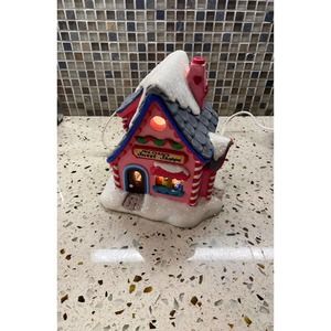 MRS CLAUS'S SWEET SHOPPE LIT HOUSE